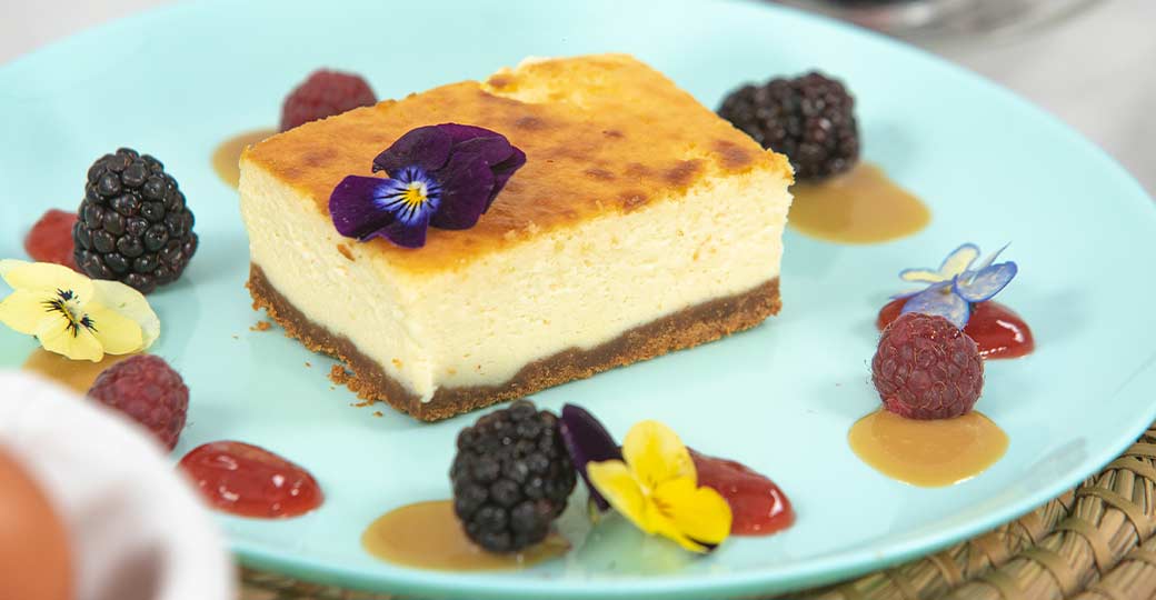 Cheesecake con mermelada de fresa