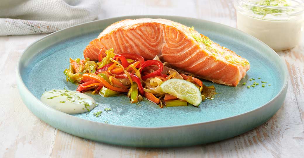 Salmón con verduras al wok y mayonesa de cítricos