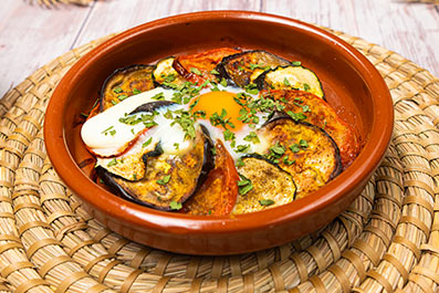 Ratatouille con huevo, berenjena, tomate y calabacín