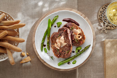 Filete de ternera con foie, salsa Merlot y espárragos verdes agridulces